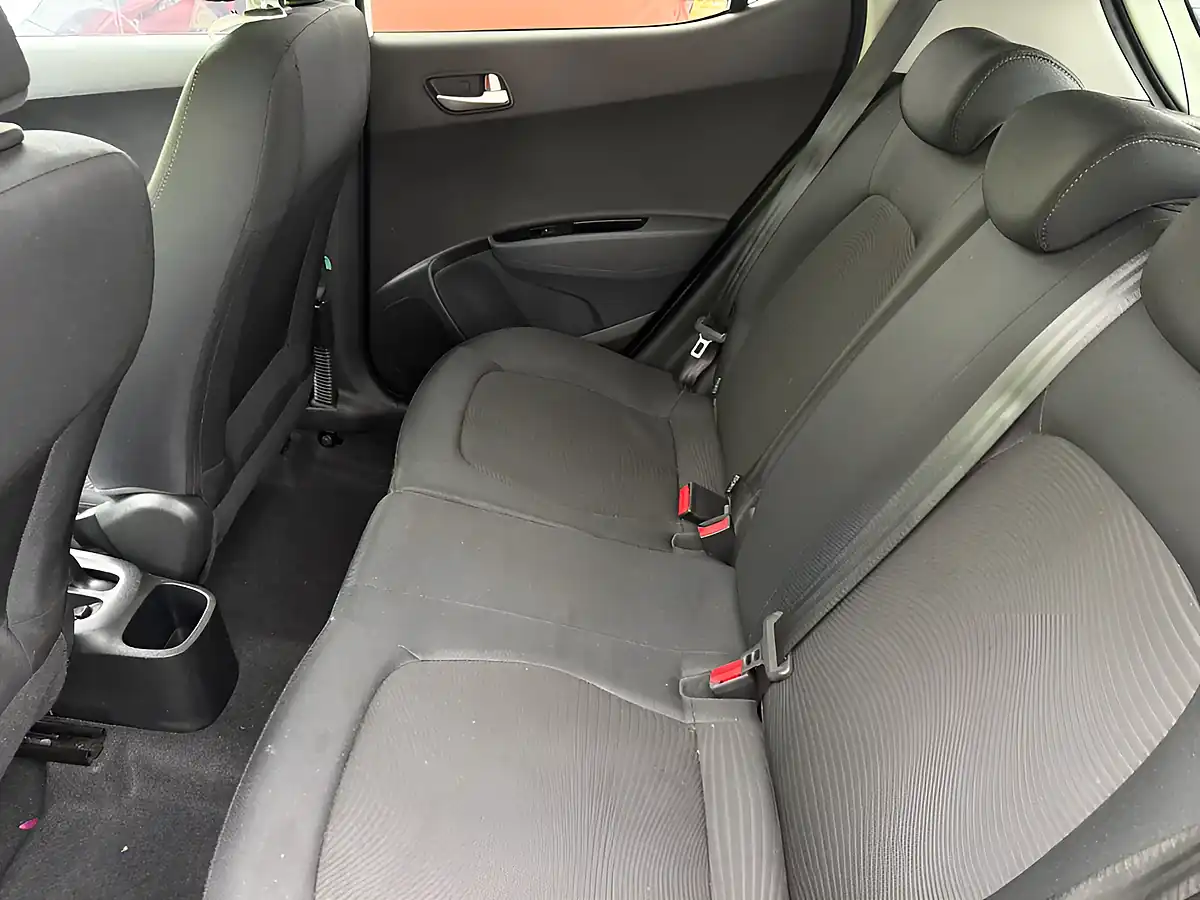 Used 2019 Hyundai i10 Premium White - Interior and Exterior details 12