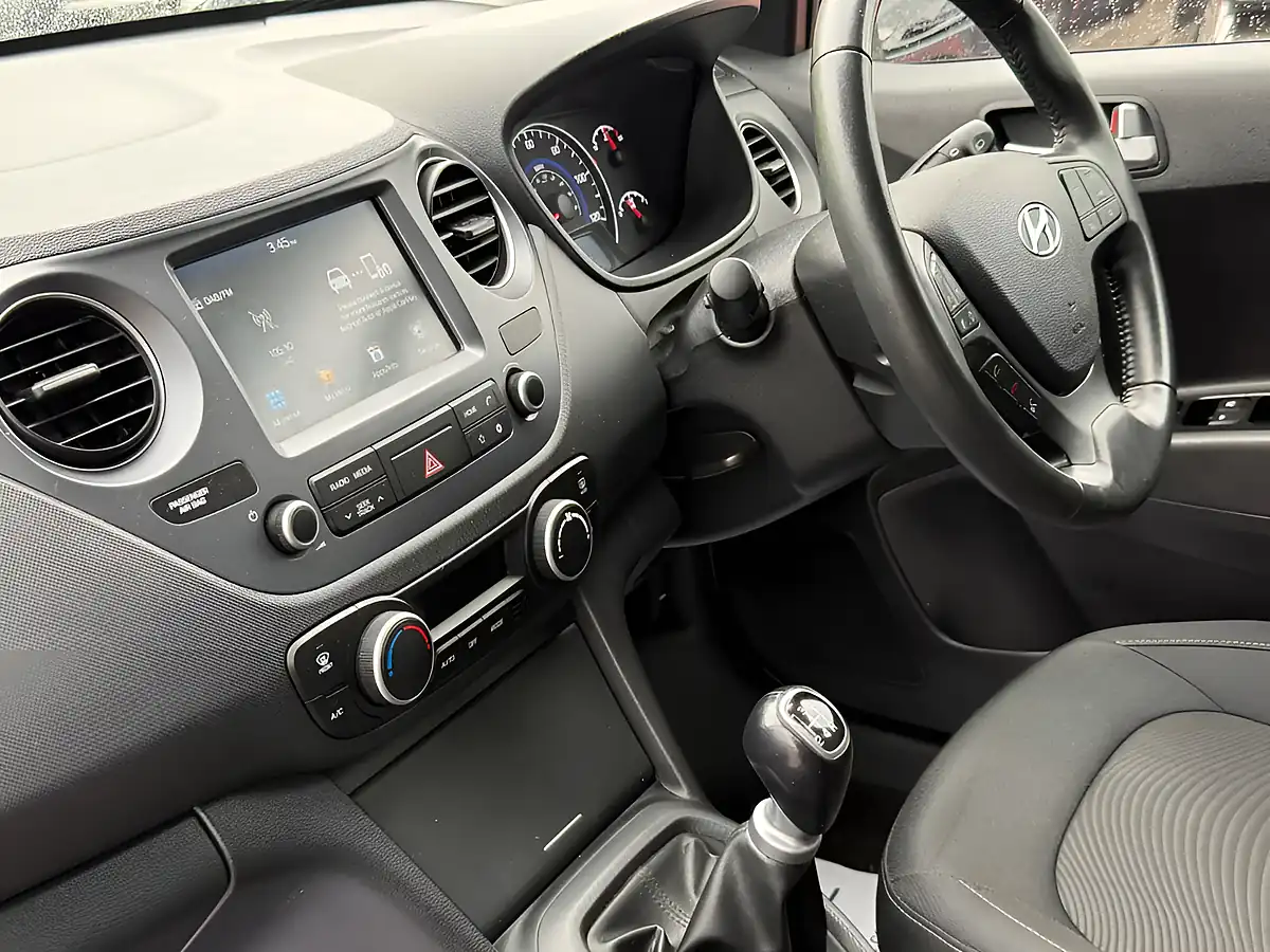 Used 2019 Hyundai i10 Premium White - Interior and Exterior details 13