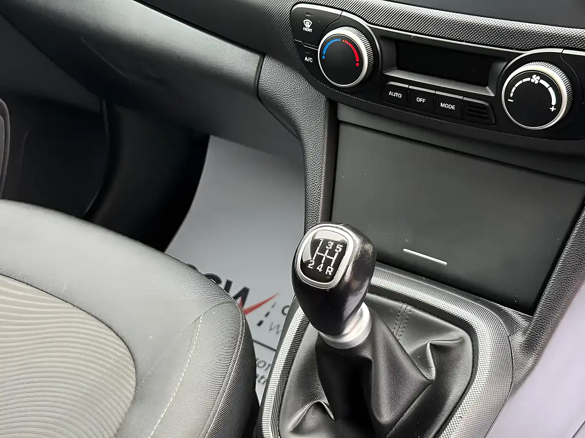 Used 2019 Hyundai i10 Premium White - Interior and Exterior details 17