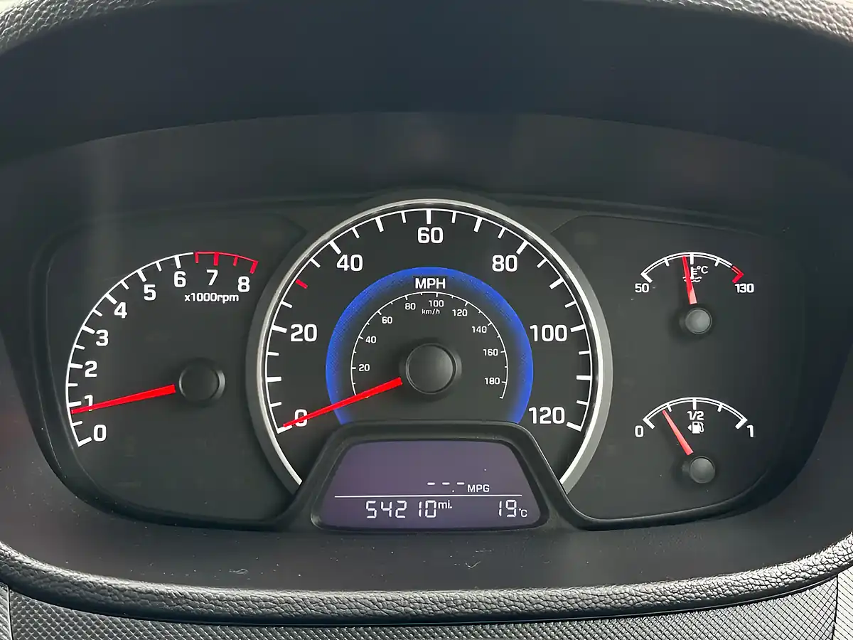 Used 2019 Hyundai i10 Premium White - Interior and Exterior details 19