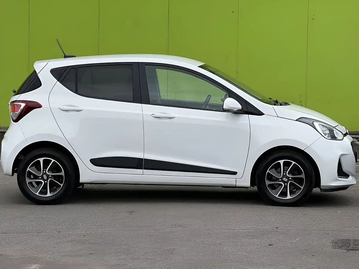Used 2019 Hyundai i10 Premium White - Interior and Exterior details 9