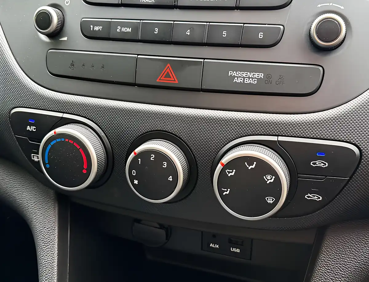 Used 2019 Hyundai i10 Se Aqua Sparkling - Interior and Exterior details 14
