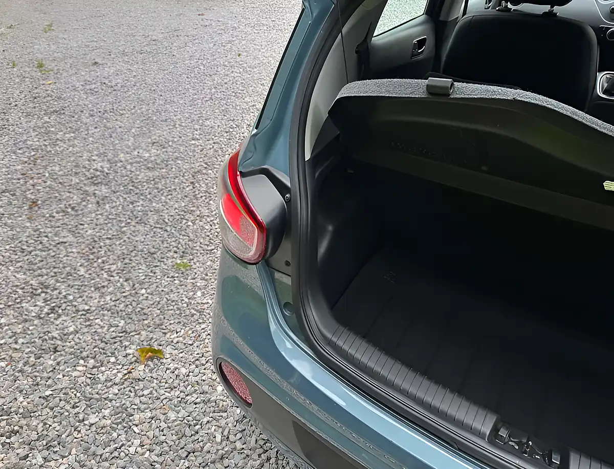 Used 2019 Hyundai i10 Se Aqua Sparkling - Interior and Exterior details 19