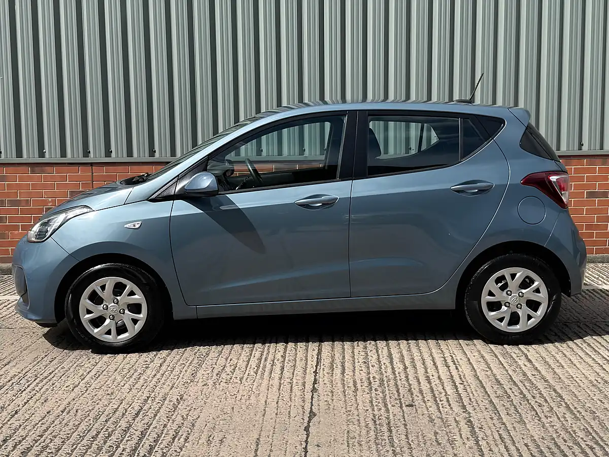 Used 2019 Hyundai I10 Se Blue - Interior and Exterior details 10