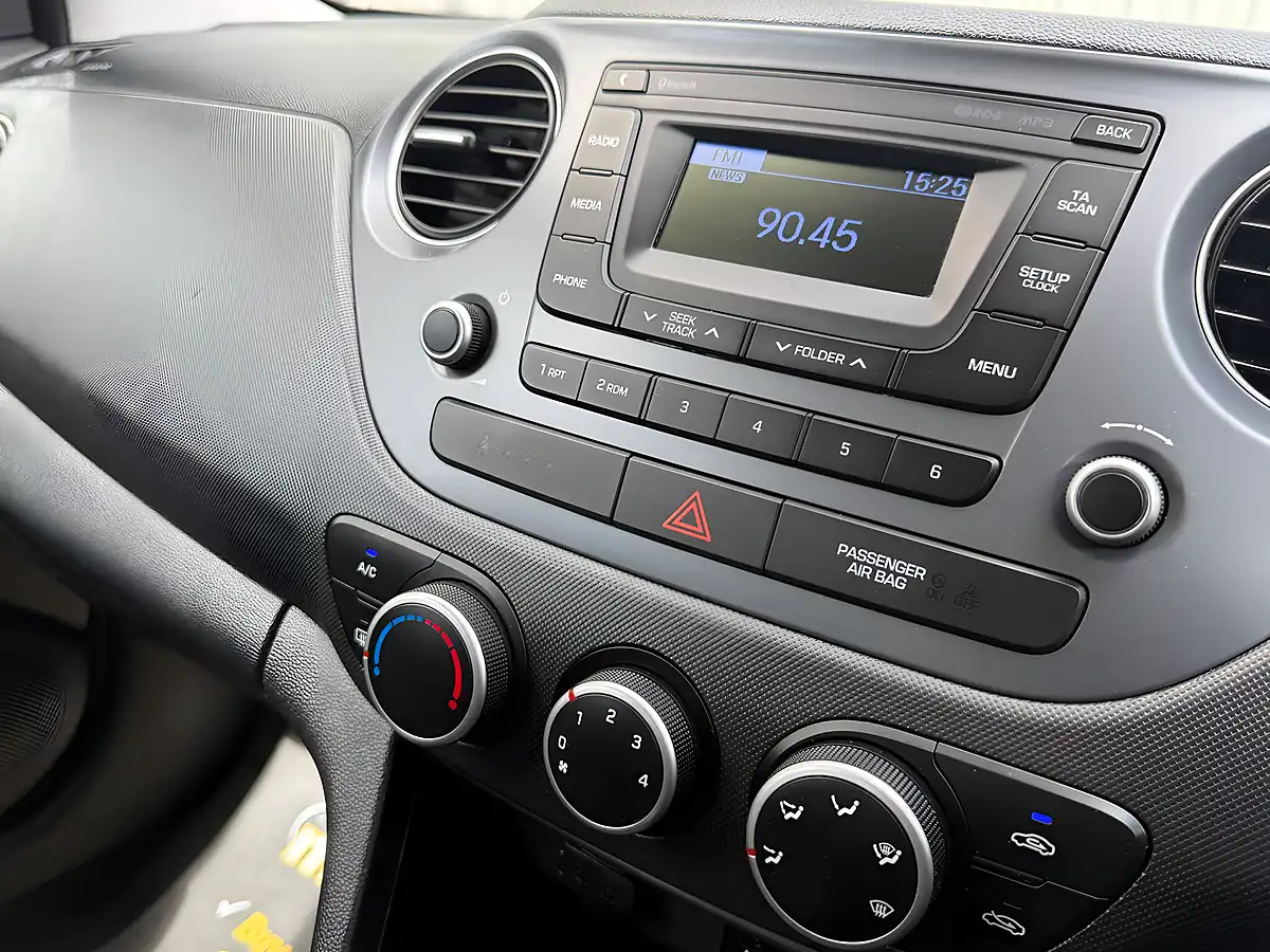 Used 2019 Hyundai I10 Se Blue - Interior and Exterior details 17