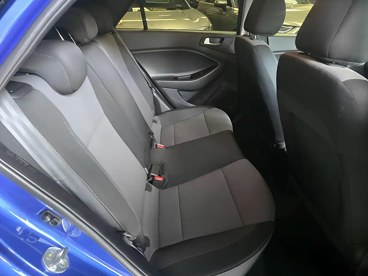 Used 2019 Hyundai I20 Play Blue - Interior and Exterior details 11