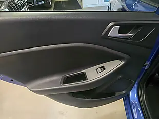 Used 2019 Hyundai I20 Play Blue - Interior and Exterior details 14