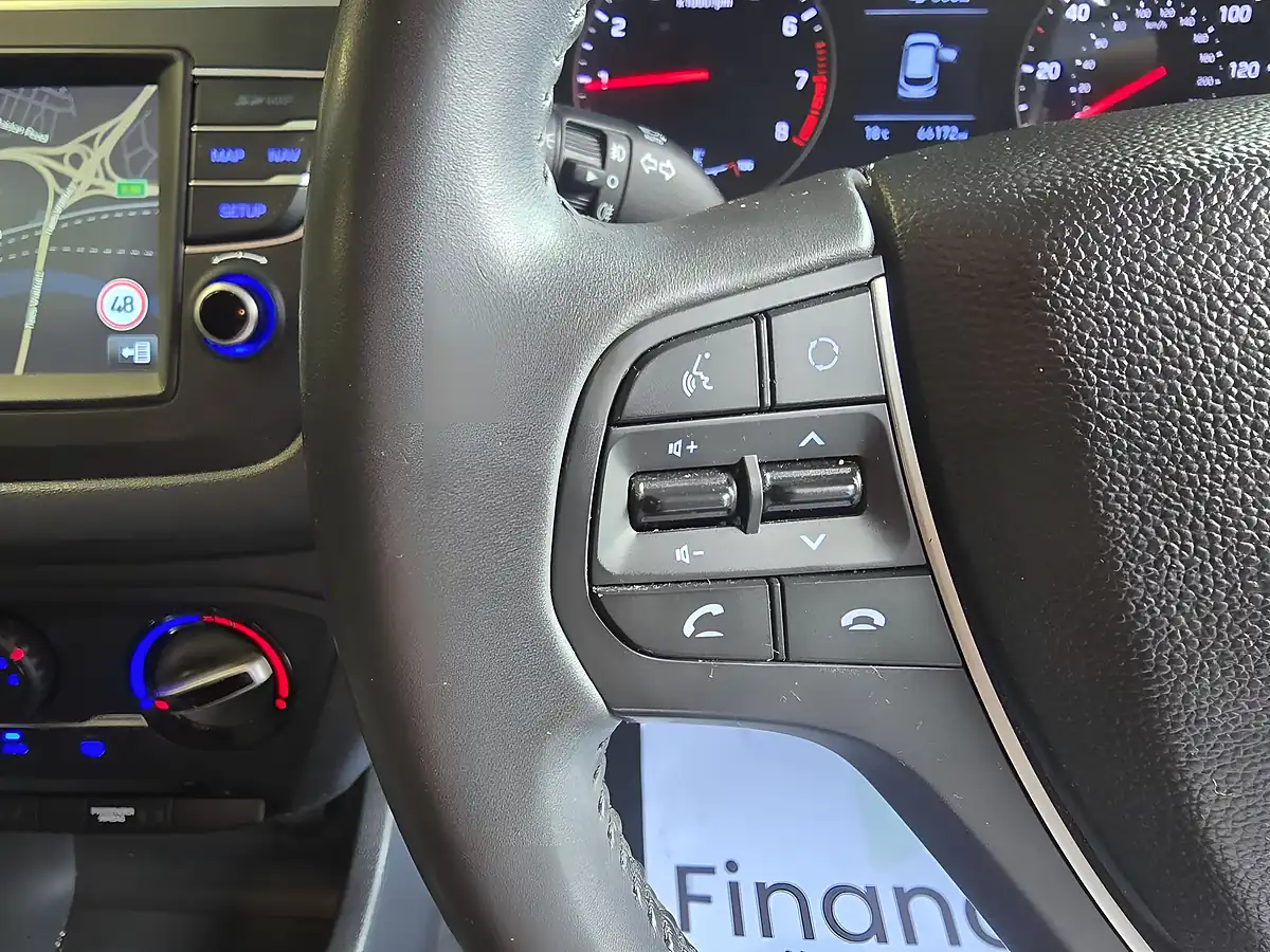 Used 2019 Hyundai I20 Play Blue - Interior and Exterior details 16