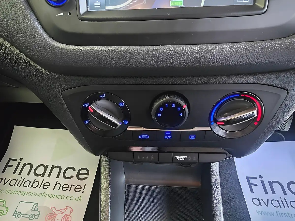 Used 2019 Hyundai I20 Play Blue - Interior and Exterior details 17
