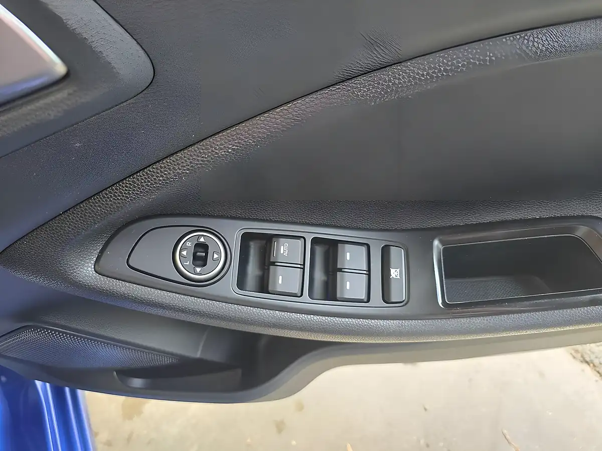 Used 2019 Hyundai I20 Play Blue - Interior and Exterior details 19
