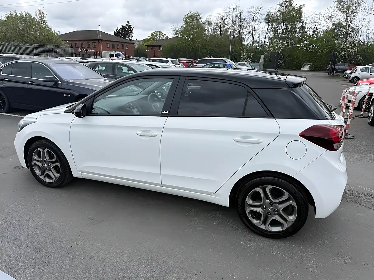 Used 2019 Hyundai I20 Play Edition White - Interior and Exterior details 11