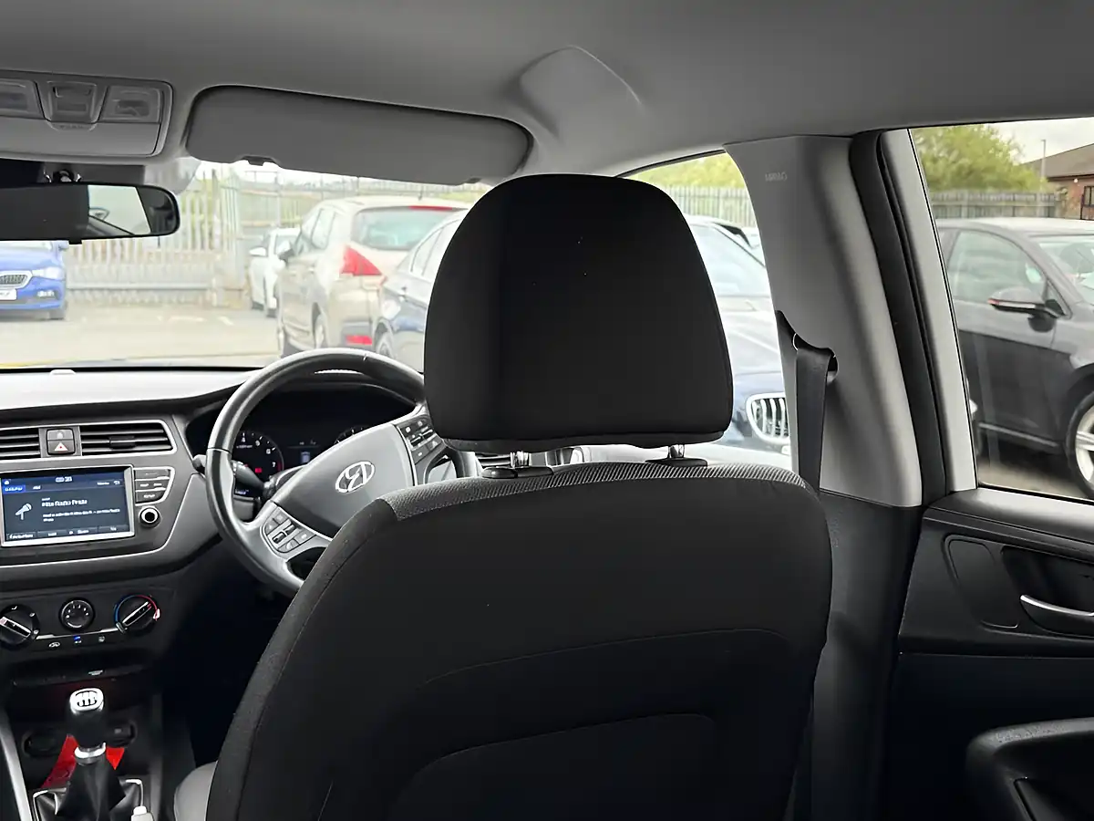 Used 2019 Hyundai I20 Play Edition White - Interior and Exterior details 14