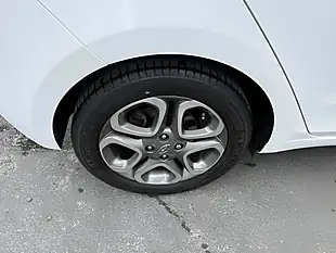 Used 2019 Hyundai I20 Play Edition White - Interior and Exterior details 15