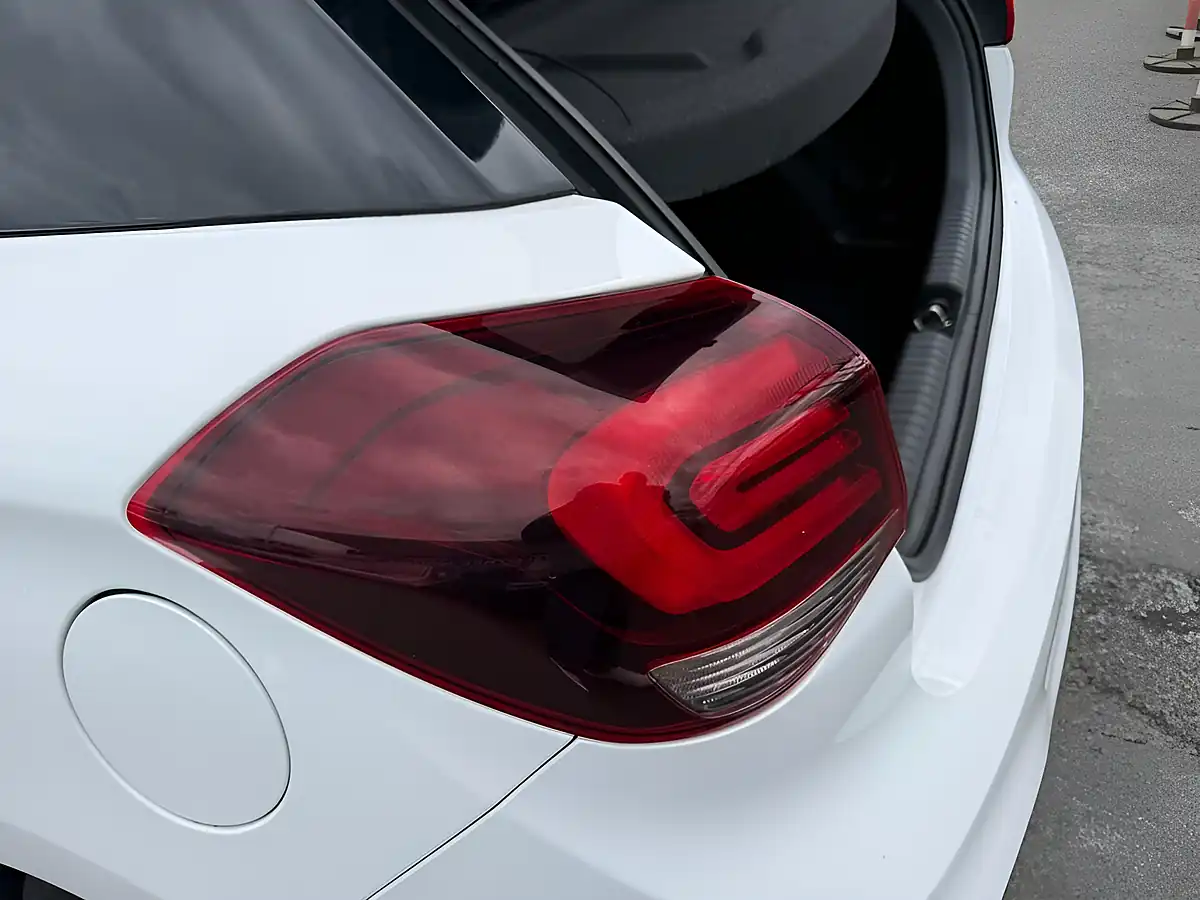 Used 2019 Hyundai I20 Play Edition White - Interior and Exterior details 18