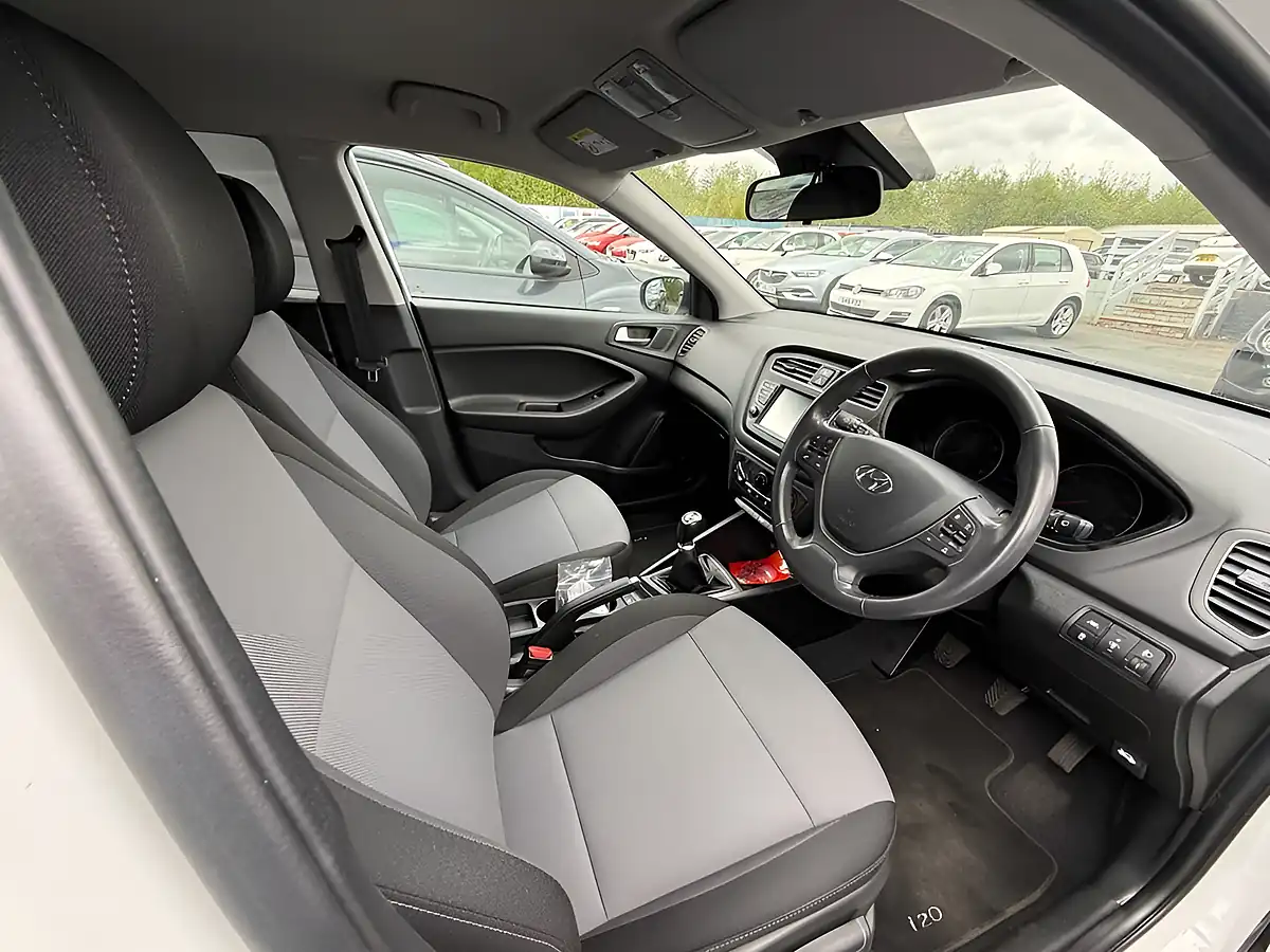 Used 2019 Hyundai I20 Play Edition White - Interior and Exterior details 2