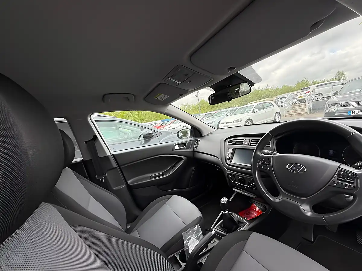Used 2019 Hyundai I20 Play Edition White - Interior and Exterior details 20