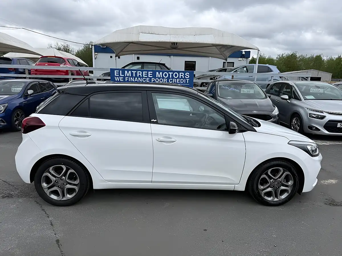 Used 2019 Hyundai I20 Play Edition White - Interior and Exterior details 3