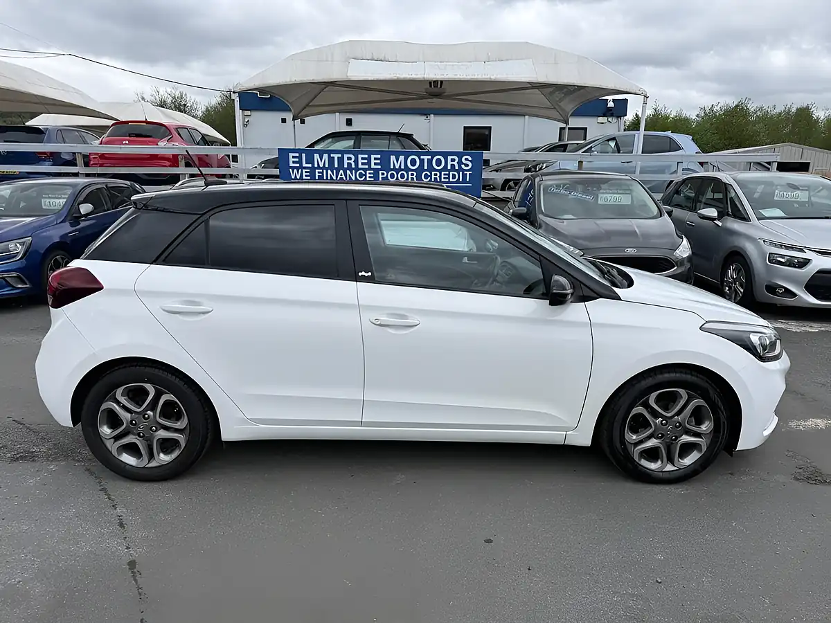Used 2019 Hyundai I20 Play Edition White - Interior and Exterior details 4