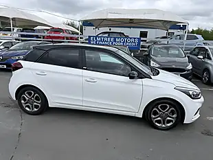 Used 2019 Hyundai I20 Play Edition White - Interior and Exterior details 5