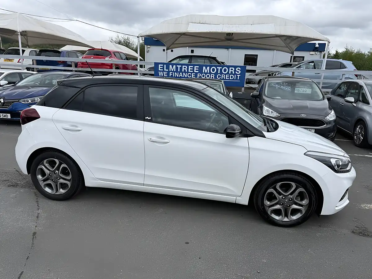 Used 2019 Hyundai I20 Play Edition White - Interior and Exterior details 5
