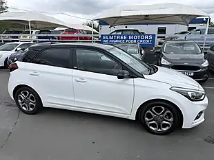 Used 2019 Hyundai I20 Play Edition White - Interior and Exterior details 6