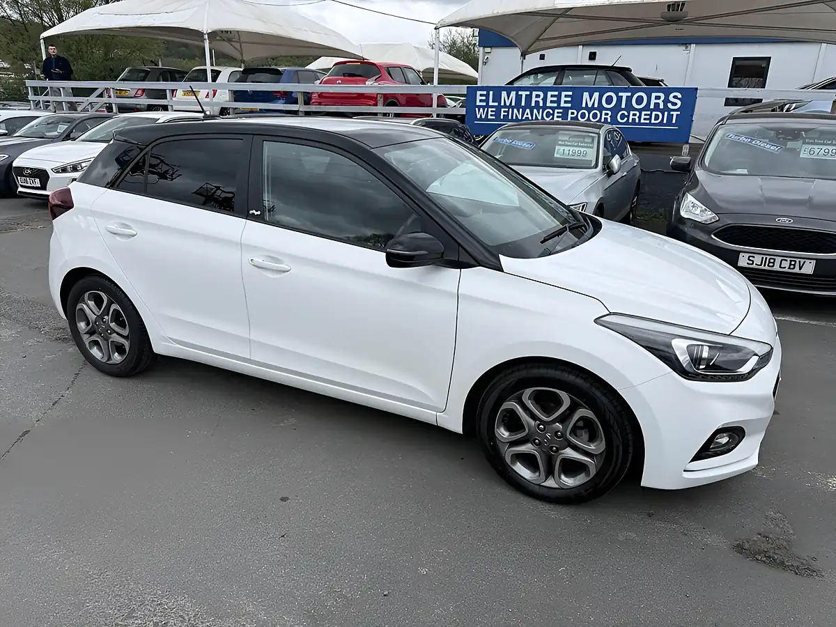 Used 2019 Hyundai I20 Play Edition White - Interior and Exterior details 7