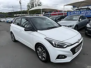 Used 2019 Hyundai I20 Play Edition White - Interior and Exterior details 9