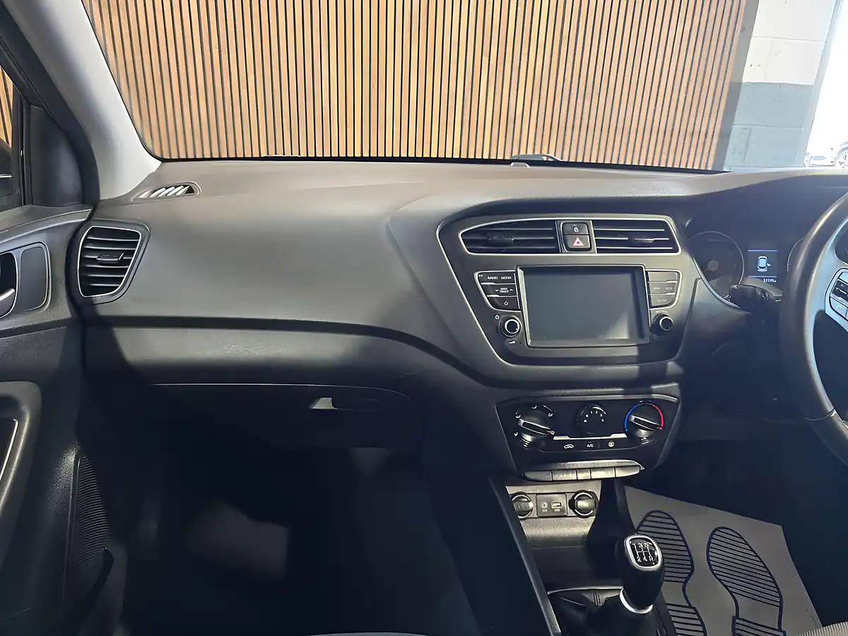 Used 2019 Hyundai i20 Play Grey - Interior and Exterior details 10