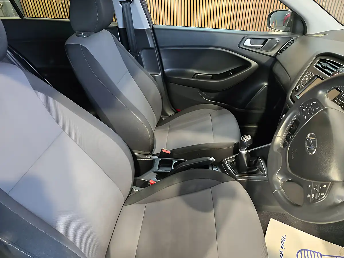 Used 2019 Hyundai i20 Play Grey - Interior and Exterior details 13