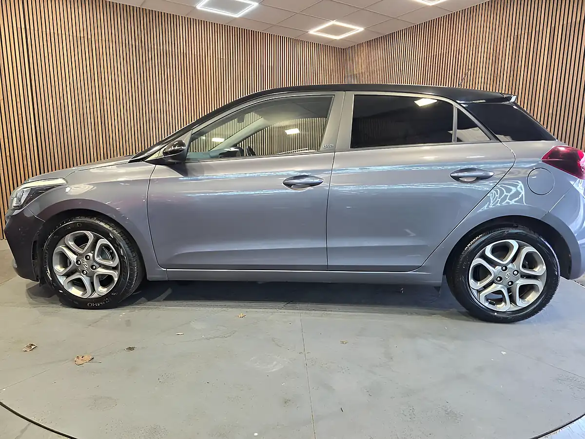 Used 2019 Hyundai i20 Play Grey - Interior and Exterior details 5