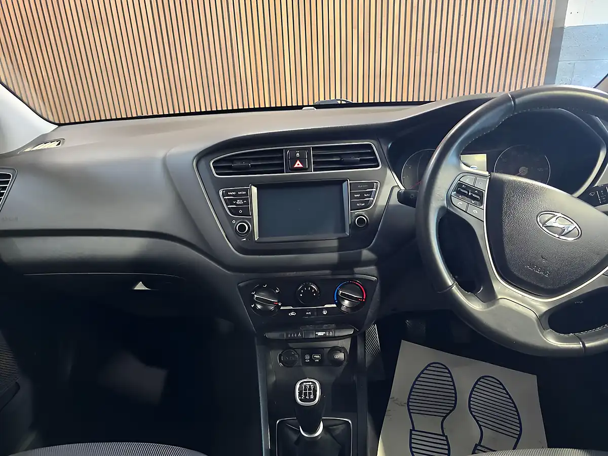 Used 2019 Hyundai i20 Play Grey - Interior and Exterior details 9