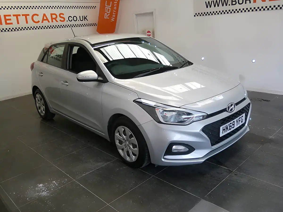 Used 2019 Hyundai i20 S-Connect Silver - Interior and Exterior details 3