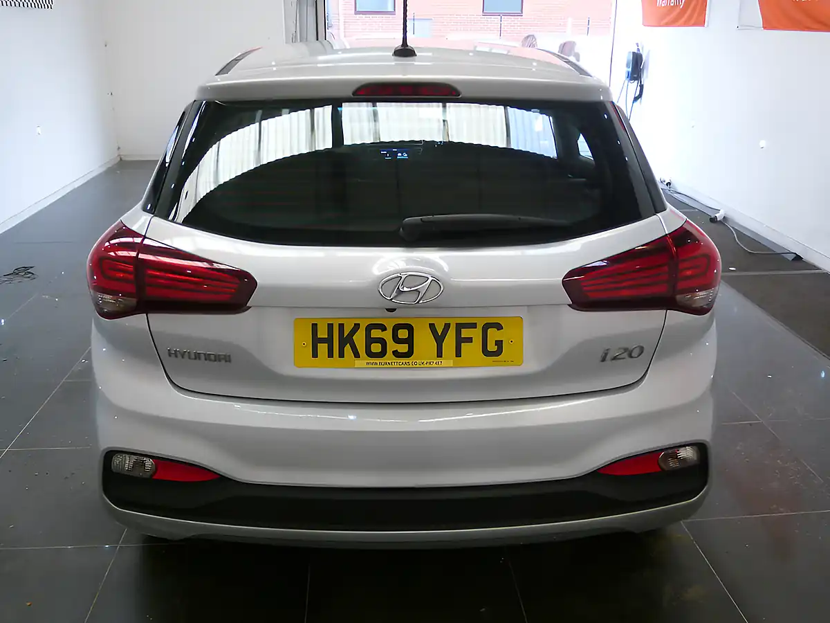 Used 2019 Hyundai i20 S-Connect Silver - Interior and Exterior details 7
