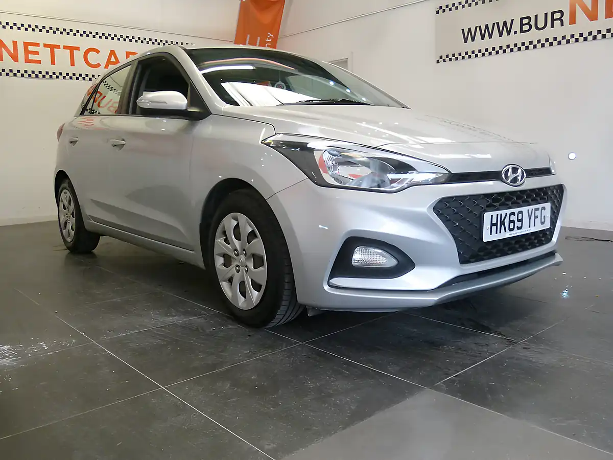 Used 2019 Hyundai i20 S-Connect Silver - Interior and Exterior details 9