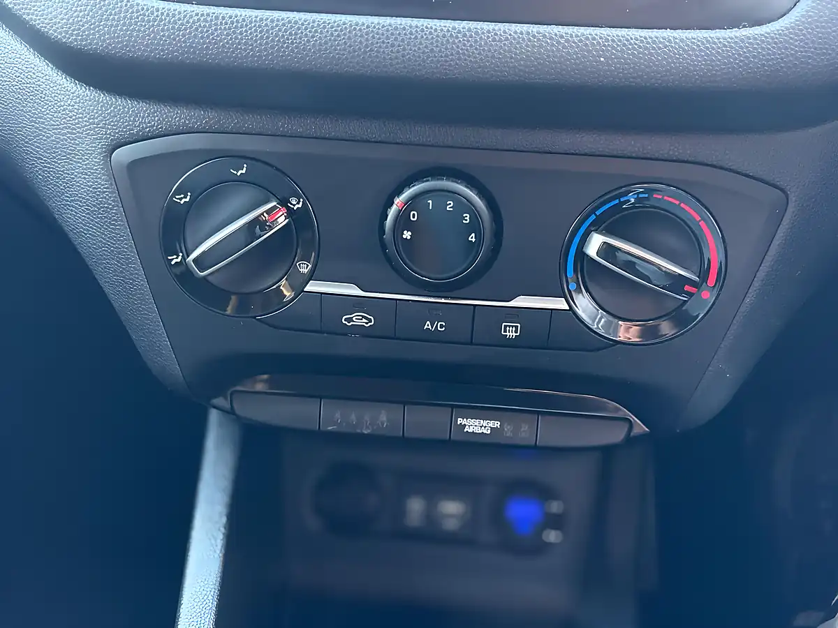 Used 2019 Hyundai I20 Se Launch Edition Blue - Interior and Exterior details 17