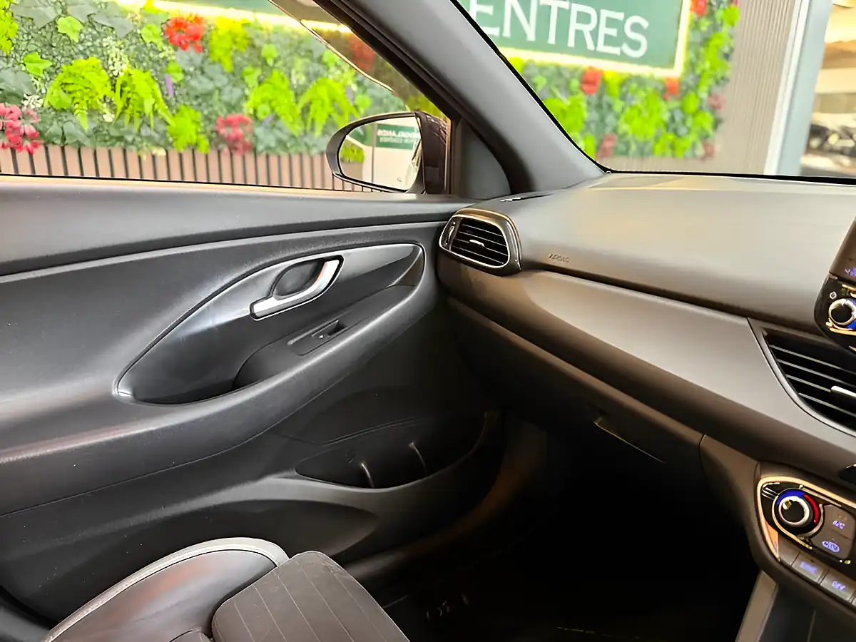 Used 2019 Hyundai i30 N Line+ White - Interior and Exterior details 10