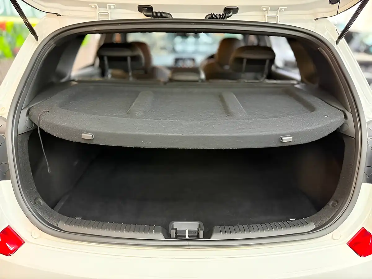 Used 2019 Hyundai i30 N Line+ White - Interior and Exterior details 11