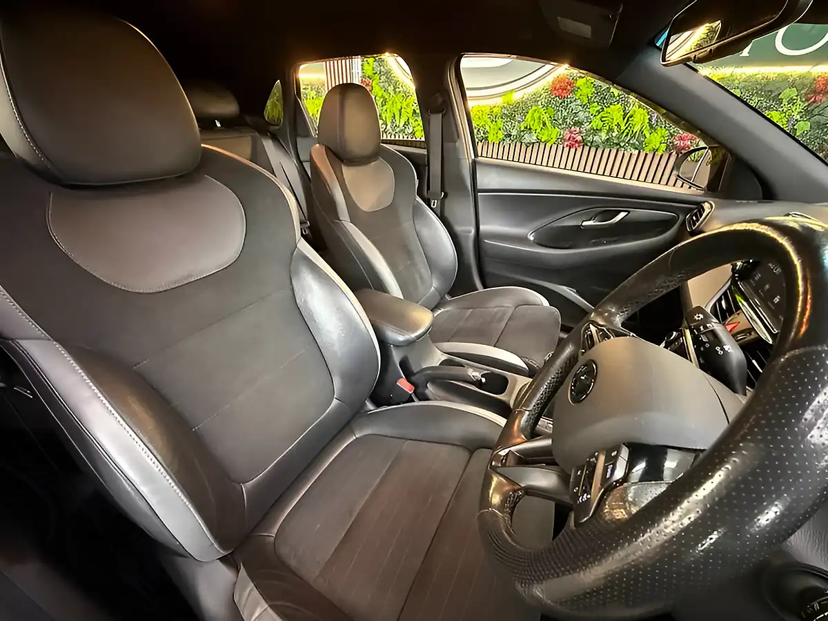 Used 2019 Hyundai i30 N Line+ White - Interior and Exterior details 12