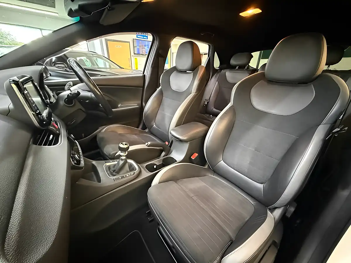 Used 2019 Hyundai i30 N Line+ White - Interior and Exterior details 14