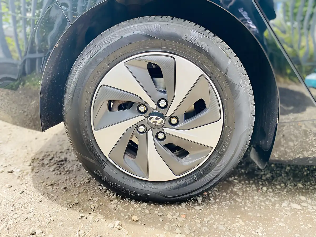 Used 2019 Hyundai Ioniq Premium Black - Interior and Exterior details 12