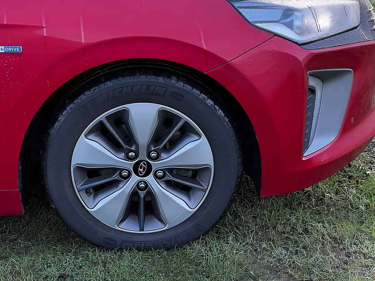 Used 2019 Hyundai Ioniq Premium Se Red - Interior and Exterior details 8