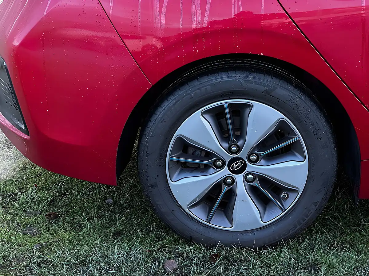 Used 2019 Hyundai Ioniq Premium Se Red - Interior and Exterior details 9