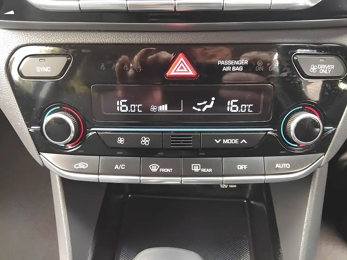 Used 2019 Hyundai Ioniq Se Blue - Interior and Exterior details 13