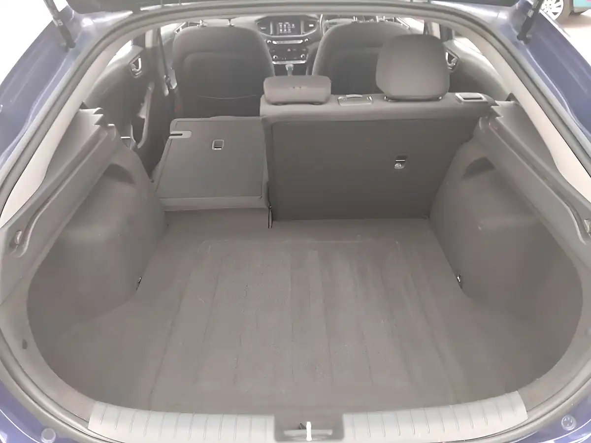 Used 2019 Hyundai Ioniq Se Blue - Interior and Exterior details 16