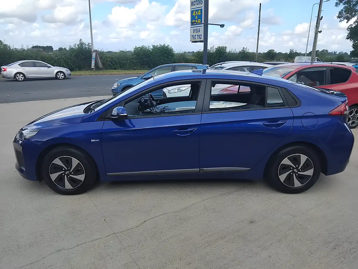 Used 2019 Hyundai Ioniq Se Blue - Interior and Exterior details 4