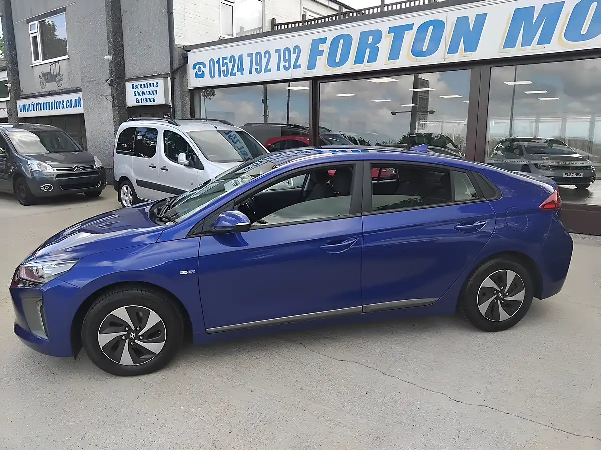 Used 2019 Hyundai Ioniq Se Blue - Interior and Exterior details 9
