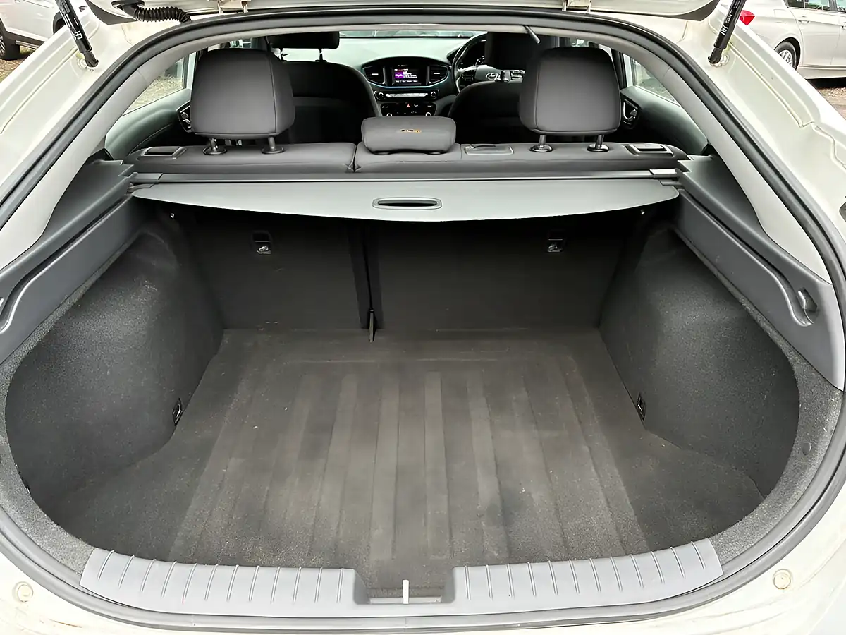 Used 2019 Hyundai Ioniq Se White - Interior and Exterior details 10