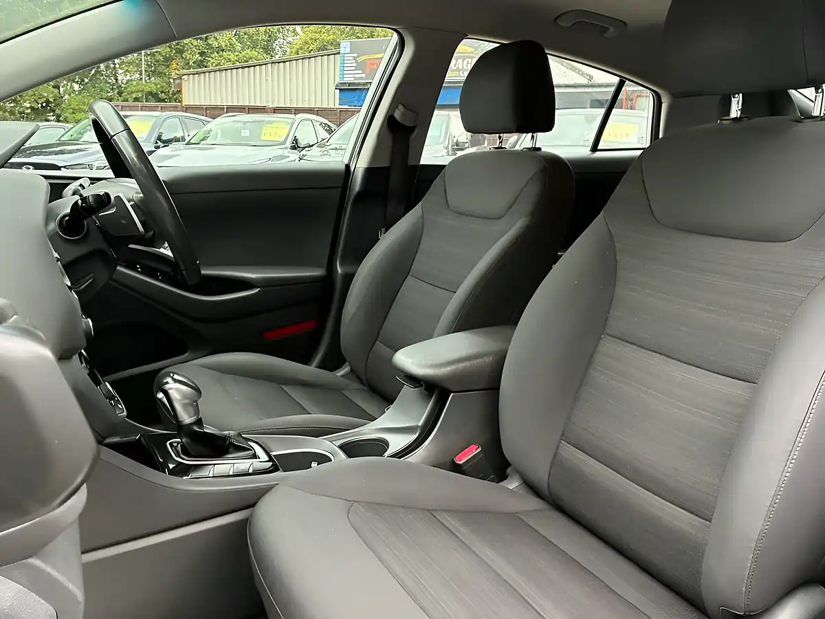 Used 2019 Hyundai Ioniq Se White - Interior and Exterior details 17