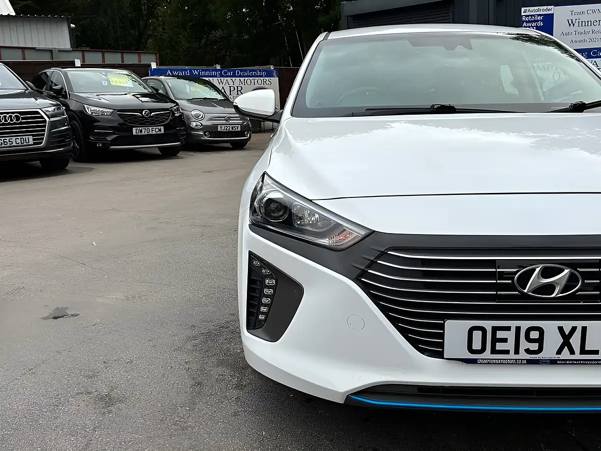 Used 2019 Hyundai Ioniq Se White - Interior and Exterior details 4