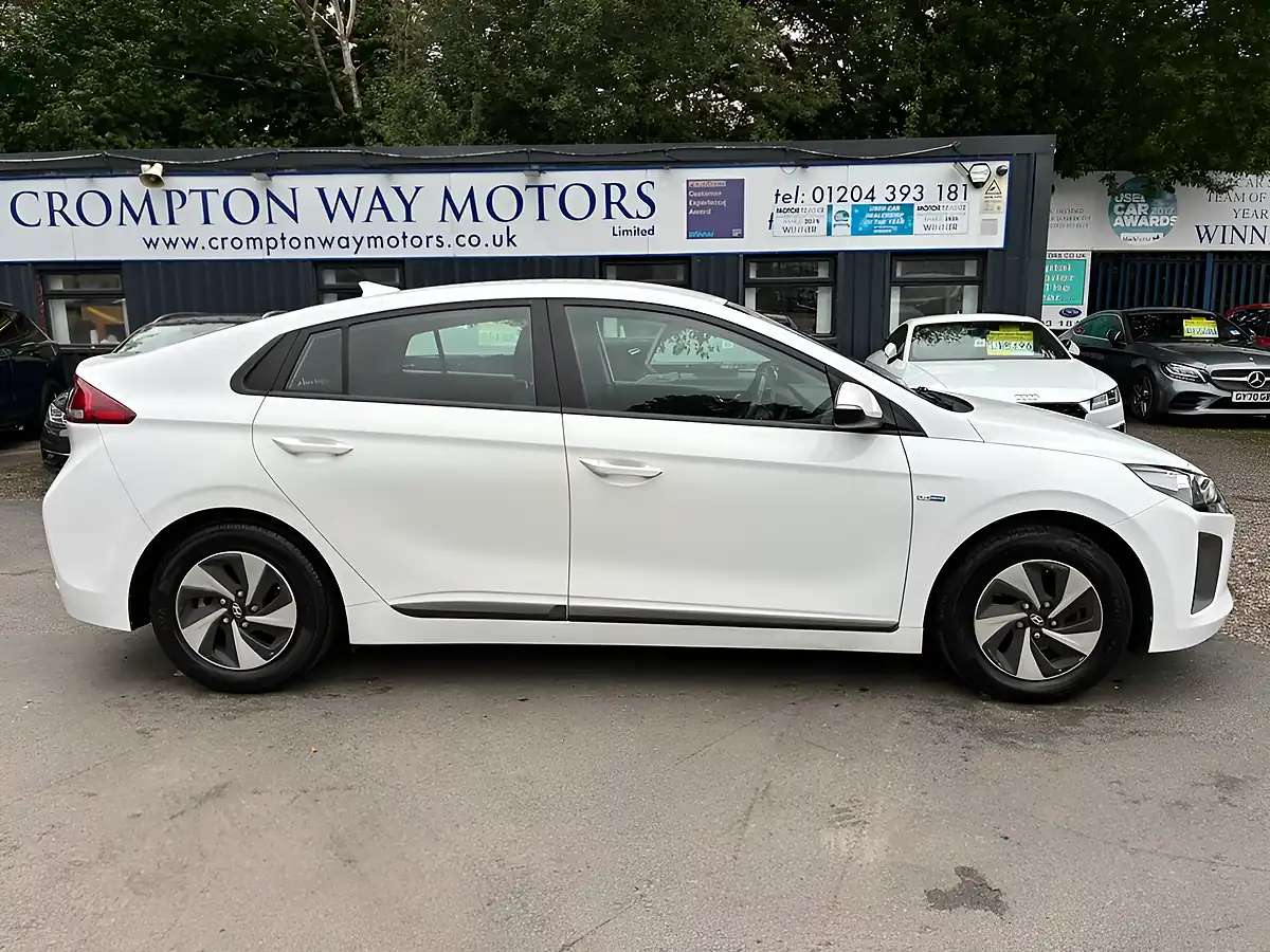 Used 2019 Hyundai Ioniq Se White - Interior and Exterior details 7